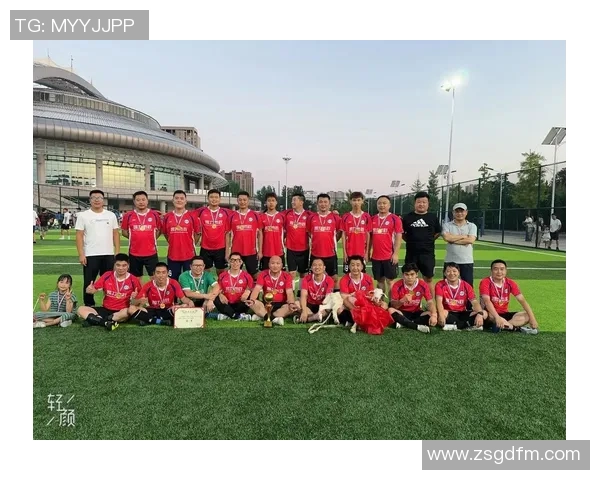 足球明星普拉提的传奇之路与他对足球的热爱与奉献