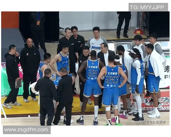 杭州篮球队个人能力引发热议球迷对球员表现褒贬不一 杭州篮球队个人能力引发热议球迷对球员表现褒贬不一